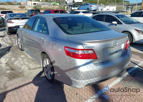 2008 Toyota Camry Se z USA, uszkodzony, nr VIN 4T1BE46K18U245321
